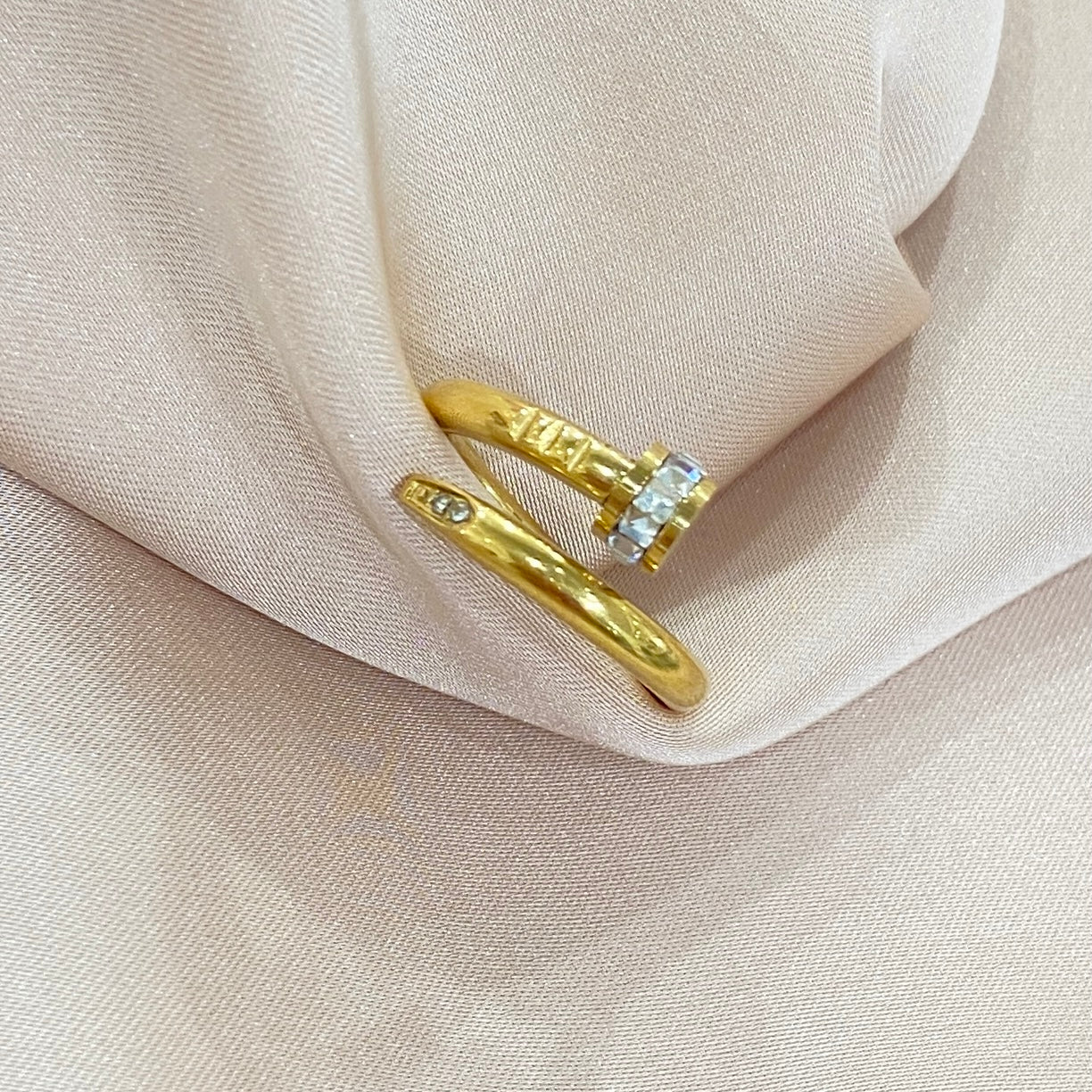 Anillo Carlota
